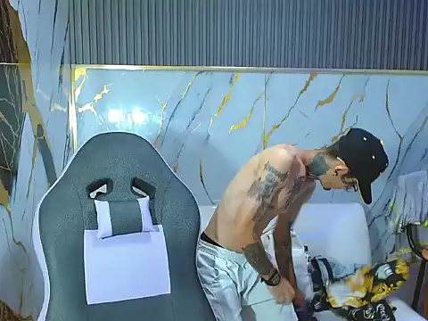 Snapshot of Boy_tatto77 chatting on 04/07/26, 07:59 Boy tatto77 online show from 04/07/26, 07:59