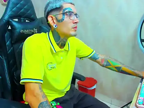 Snapshot of Boy_tatto77 chatting on 02/07/26, 05:10 Boy tatto77 online show from 02/07/26, 05:10