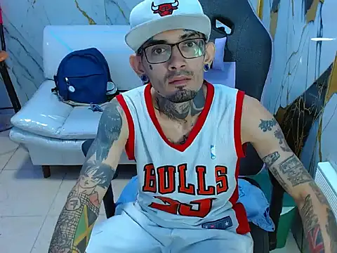 Boy tatto77 online show from 05/13/26, 11:39