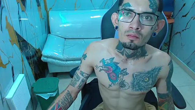 Boy tatto77 online show from 04/28/26, 11:47