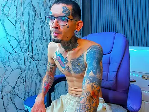 Snapshot of Boy_tatto77 chatting on 04/12/26, 01:20 Boy tatto77 online show from 04/12/26, 01:20