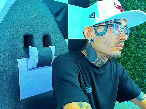 Snapshot of Boy_tatto77 chatting on 03/22/26, 12:40 Boy tatto77 online show from 03/22/26, 12:40