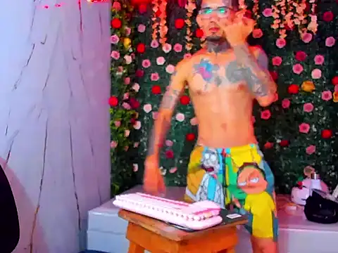 Snapshot of Boy_tatto77 chatting on 04/15/26, 01:00 Boy tatto77 online show from 04/15/26, 01:00