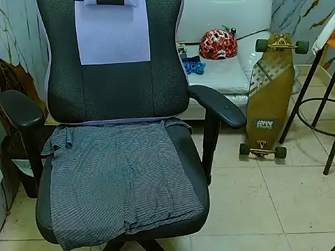 Snapshot of Boy_tatto77 chatting on 04/01/26, 12:06 Boy tatto77 online show from 04/01/26, 12:06