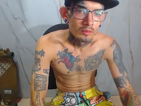 Snapshot of Boy_tatto77 chatting on 04/03/26, 12:28 Boy tatto77 online show from 04/03/26, 12:28