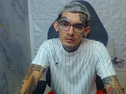 Snapshot of Boy_tatto77 chatting on 02/08/26, 03:43 Boy tatto77 online show from 02/08/26, 03:43