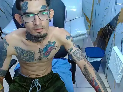 Boy tatto77 online show from 05/15/26, 11:52