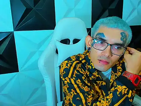 Snapshot of Boy_tatto77 chatting on 12/20/25, 06:33 Boy tatto77 online show from 12/20/25, 06:33