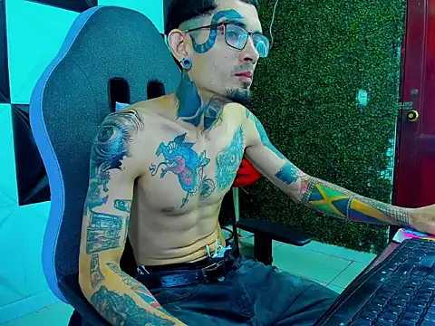 Boy tatto77 online show from 05/27/26, 12:01