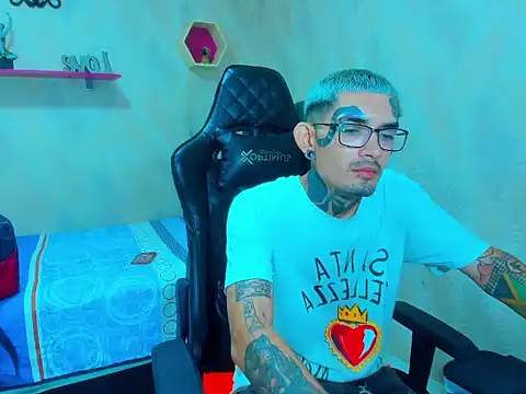 Snapshot of Boy_tatto77 chatting on 01/12/26, 05:31 Boy tatto77 online show from 01/12/26, 05:31