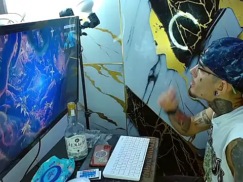 Snapshot of Boy_tatto77 chatting on 06/03/26, 11:44 Boy tatto77 online show from 06/03/26, 11:44