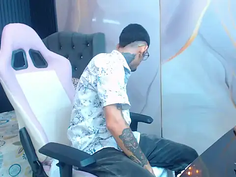Boy tatto77 online show from 05/07/26, 12:08