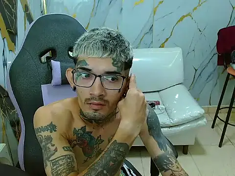 Snapshot of Boy_tatto77 chatting on 03/14/26, 12:33 Boy tatto77 online show from 03/14/26, 12:33