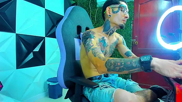 Boy tatto77 online show from 05/24/26, 11:32