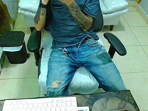 Snapshot of Boy_tatto77 chatting on 03/27/26, 12:39 Boy tatto77 online show from 03/27/26, 12:39