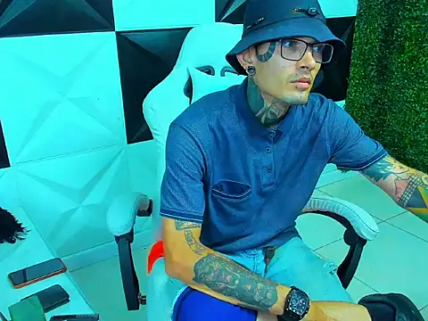 Snapshot of Boy_tatto77 chatting on 01/16/26, 03:27 Boy tatto77 online show from 01/16/26, 03:27