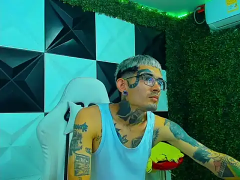 Snapshot of Boy_tatto77 chatting on 02/25/26, 05:46 Boy tatto77 online show from 02/25/26, 05:46