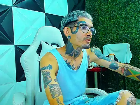 Snapshot of Boy_tatto77 chatting on 02/20/26, 05:48 Boy tatto77 online show from 02/20/26, 05:48