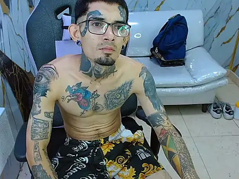 Snapshot of Boy_tatto77 chatting on 05/30/26, 01:28 Boy tatto77 online show from 05/30/26, 01:28