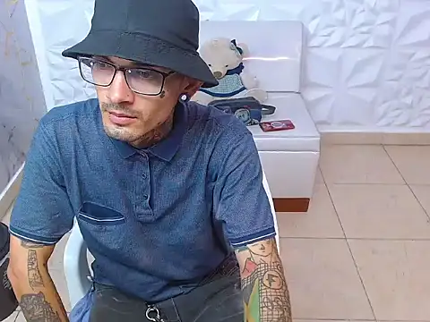 Snapshot of Boy_tatto77 chatting on 03/20/26, 01:12 Boy tatto77 online show from 03/20/26, 01:12