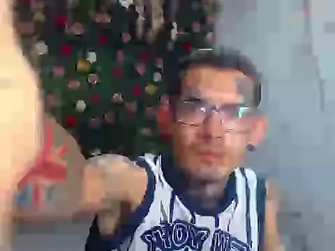 Snapshot of Boy_tatto77 chatting on 03/13/26, 06:24 Boy tatto77 online show from 03/13/26, 06:24