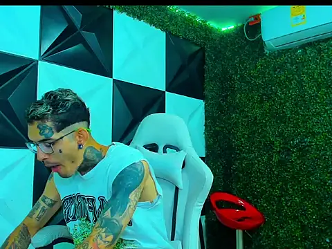 Snapshot of Boy_tatto77 chatting on 03/12/26, 01:37 Boy tatto77 online show from 03/12/26, 01:37