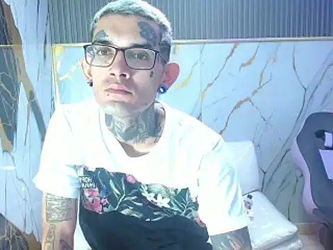 Snapshot of Boy_tatto77 chatting on 01/13/26, 05:28 Boy tatto77 online show from 01/13/26, 05:28