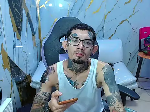 Boy tatto77 online show from 05/22/26, 11:19