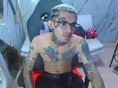 Snapshot of Boy_tatto77 chatting on 01/14/26, 03:48 Boy tatto77 online show from 01/14/26, 03:48