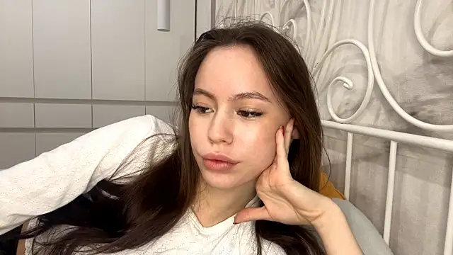 Snapshot of KitCerveny chatting on 12/19/25, 07:33 KitCerveny online show from 12/19/25, 07:33