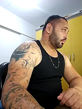 Snapshot of drlluis chatting on 12/17/25, 09:31 drlluis online show from 12/17/25, 09:31