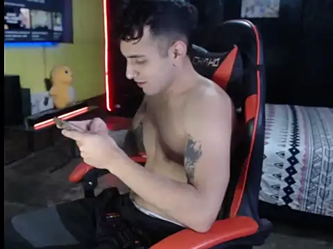 Snapshot of JustynAle2025 chatting on 12/19/25, 10:45 JustynAle2025 online show from 12/19/25, 10:45