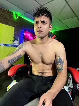 Snapshot of JustynAle2025 chatting on 01/13/26, 03:43 JustynAle2025 online show from 01/13/26, 03:43