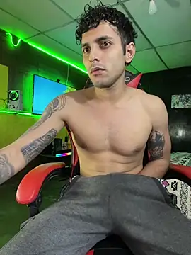 Snapshot of JustynAle2025 chatting on 02/12/26, 04:07 JustynAle2025 online show from 02/12/26, 04:07