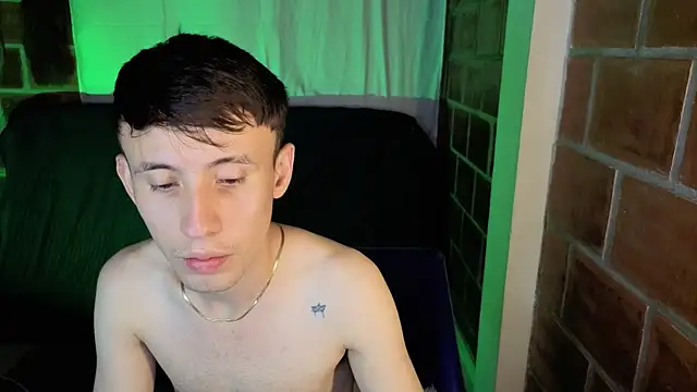 Snapshot of purepleasure777 chatting on 12/17/25, 11:32 purepleasure777 online show from 12/17/25, 11:32