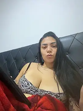 Snapshot of Nini_ chatting on 04/26/26, 04:48 Nini online show from 04/26/26, 04:48