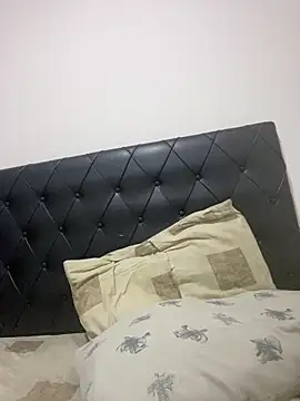 Snapshot of Nini_ chatting on 04/01/26, 09:23 Nini online show from 04/01/26, 09:23