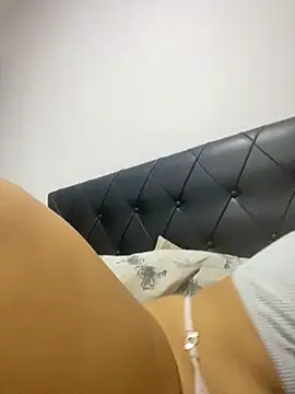 Snapshot of Nini_ chatting on 04/08/26, 08:21 Nini online show from 04/08/26, 08:21