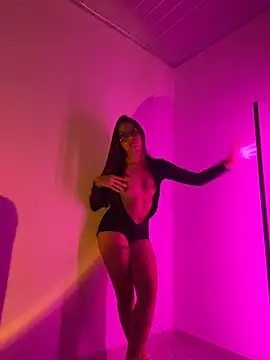 Nicollewest1 online show from 03/11/26, 02:27