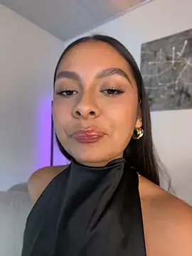 Nicollewest1 online show from 06/01/26, 11:48