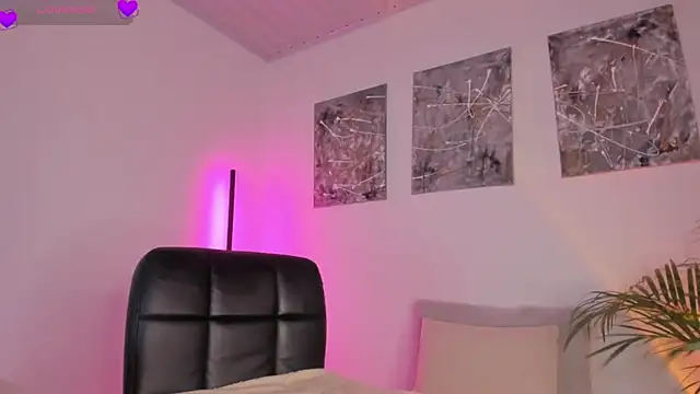 Nicollewest1 online show from 05/07/26, 02:16