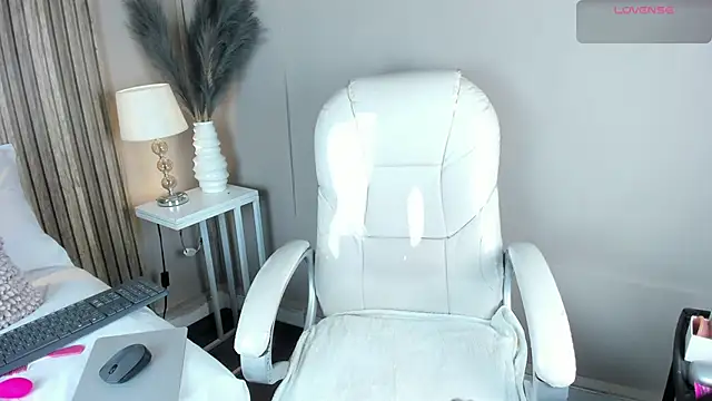 Snapshot of FiorelaSton chatting on 01/18/26, 04:05 FiorelaSton online show from 01/18/26, 04:05