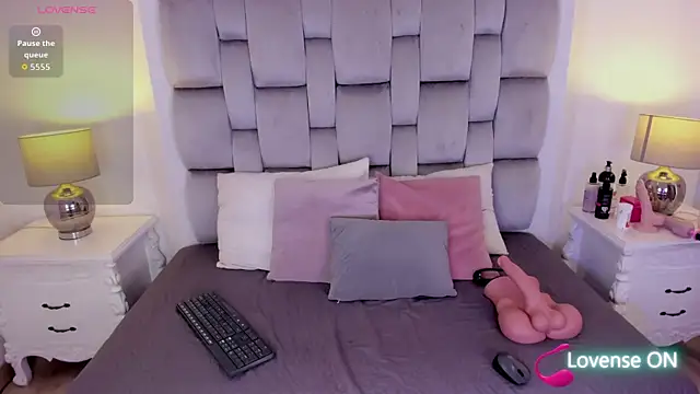 amber  ferrera online show from 04/15/26, 07:40