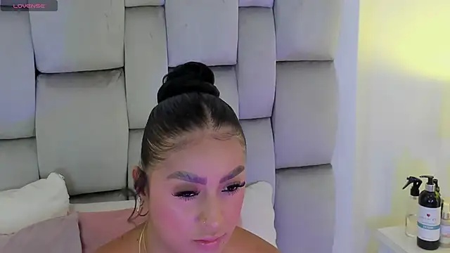 amber  ferrera online show from 04/14/26, 07:41