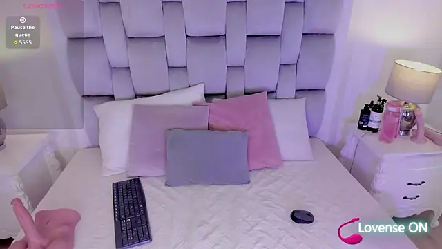 amber  ferrera online show from 04/07/26, 07:48