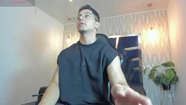 Noah Clarkk online show from 04/13/26, 05:17