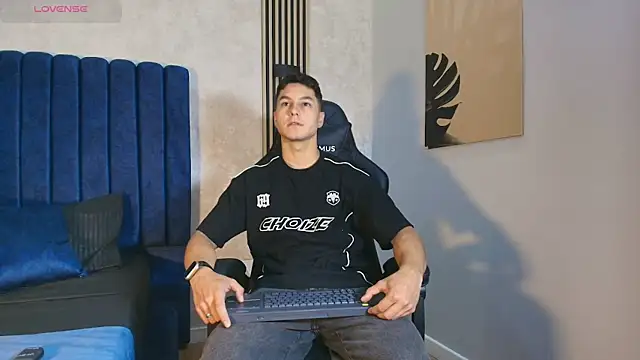 Noah Clarkk online show from 05/12/26, 05:41