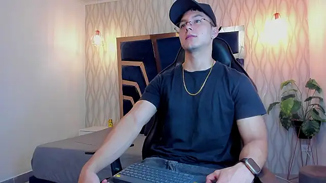 Noah Clarkk online show from 03/18/26, 05:36