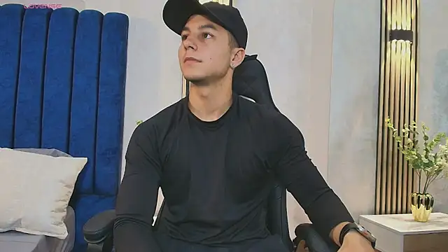 Noah Clarkk online show from 05/21/26, 05:43