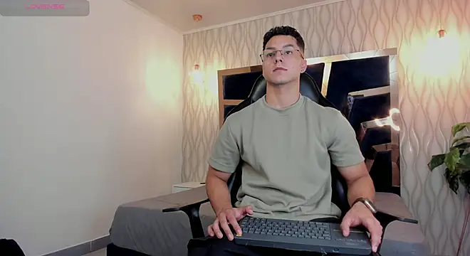 Noah Clarkk online show from 03/01/26, 03:56